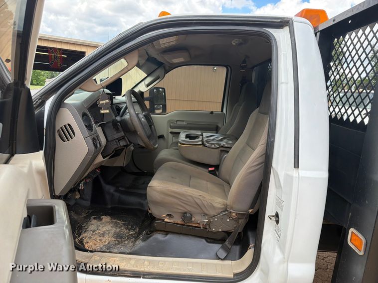 image for item EX2574 2010 Ford F-550 flatbed truck