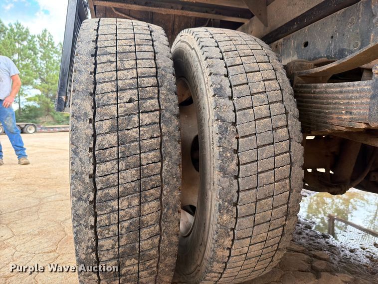 image for item EX2574 2010 Ford F-550 flatbed truck