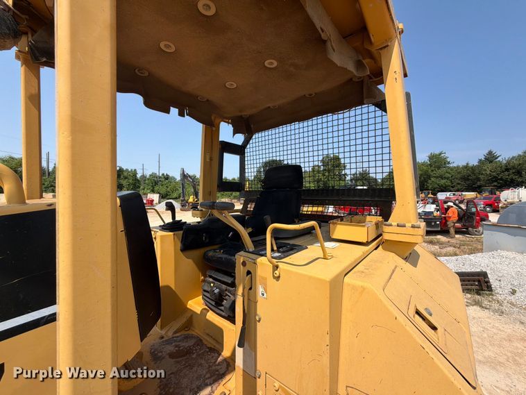 image for item EX2578 2001 Caterpillar D5M dozer