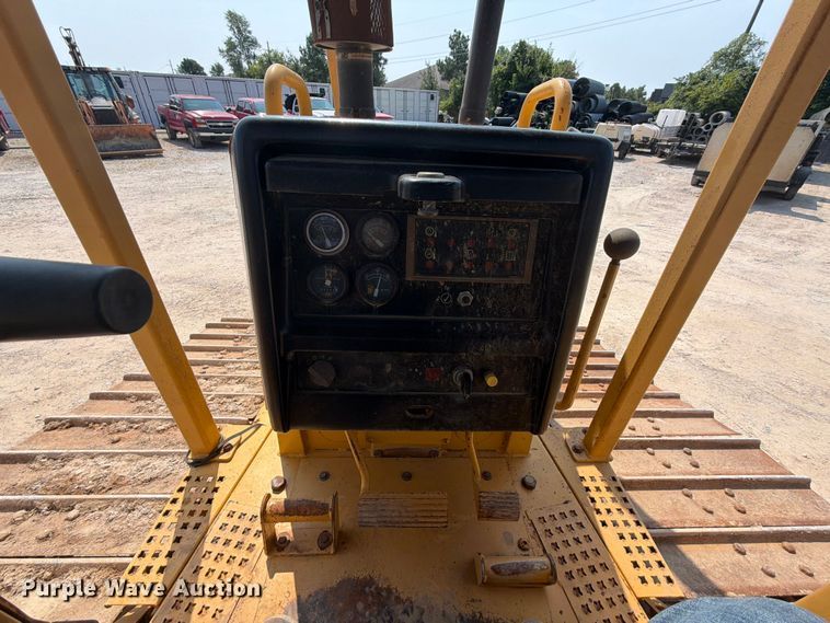 image for item EX2578 2001 Caterpillar D5M dozer