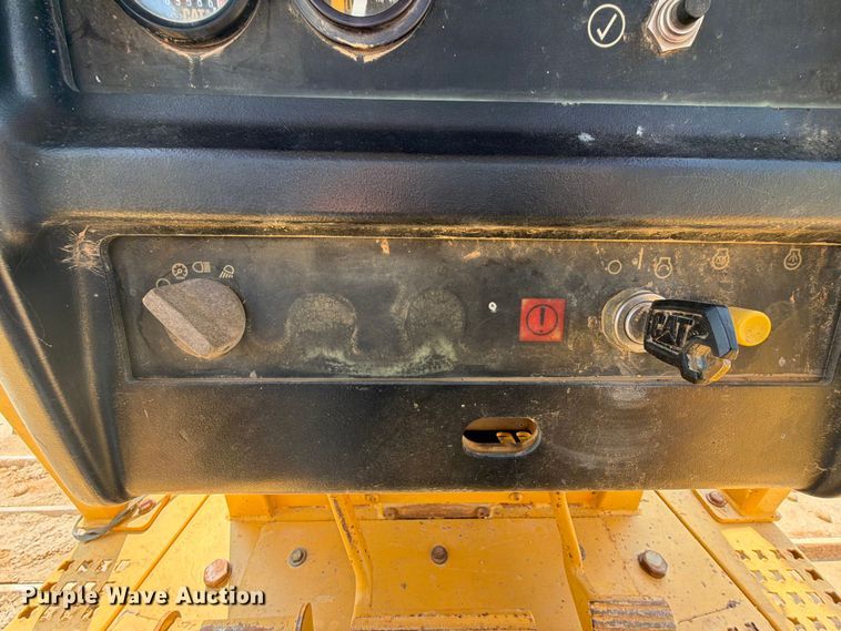 image for item EX2578 2001 Caterpillar D5M dozer