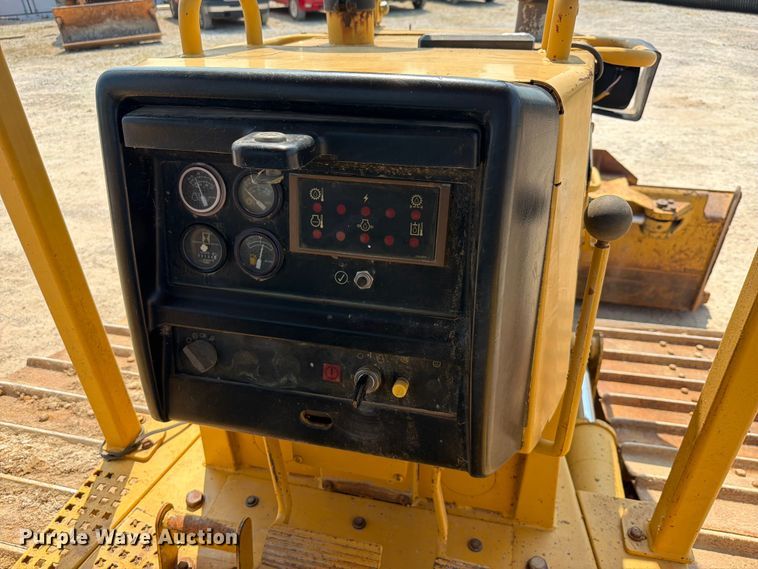 image for item EX2578 2001 Caterpillar D5M dozer