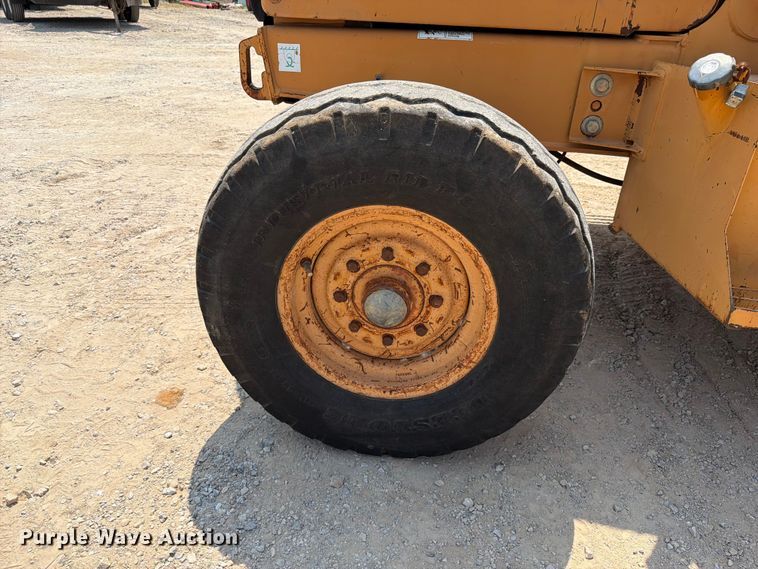 image for item EX2580 2002 Case 570 MXT industrial tractor