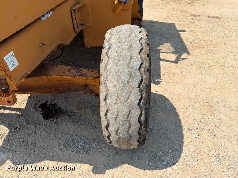 image for item EX2580 2002 Case 570 MXT industrial tractor