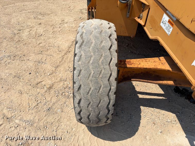 image for item EX2580 2002 Case 570 MXT industrial tractor