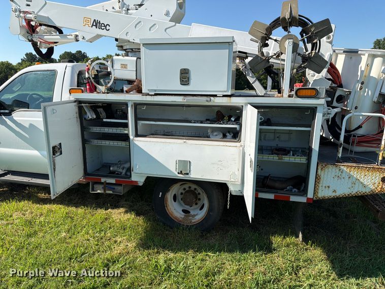 image for item EX4039 2011 Ford F-550 bucket truck
