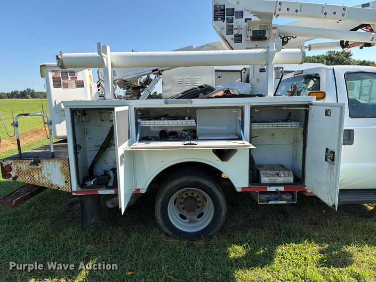 image for item EX4039 2011 Ford F-550 bucket truck