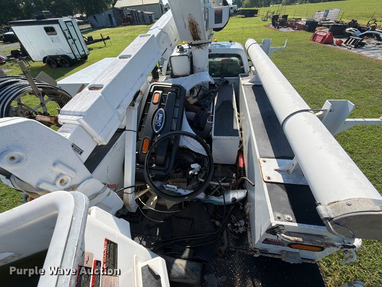 image for item EX4039 2011 Ford F-550 bucket truck