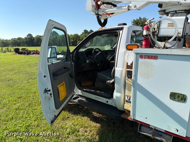 image for item EX4039 2011 Ford F-550 bucket truck