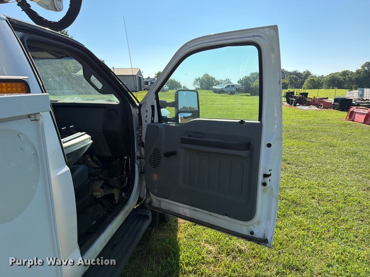 image for item EX4039 2011 Ford F-550 bucket truck