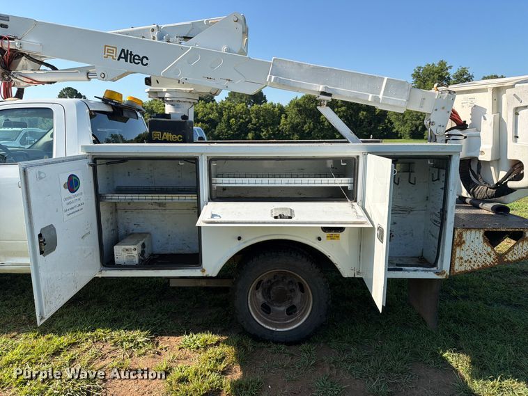 image for item EX4040 2011 Dodge Ram 5500 bucket truck