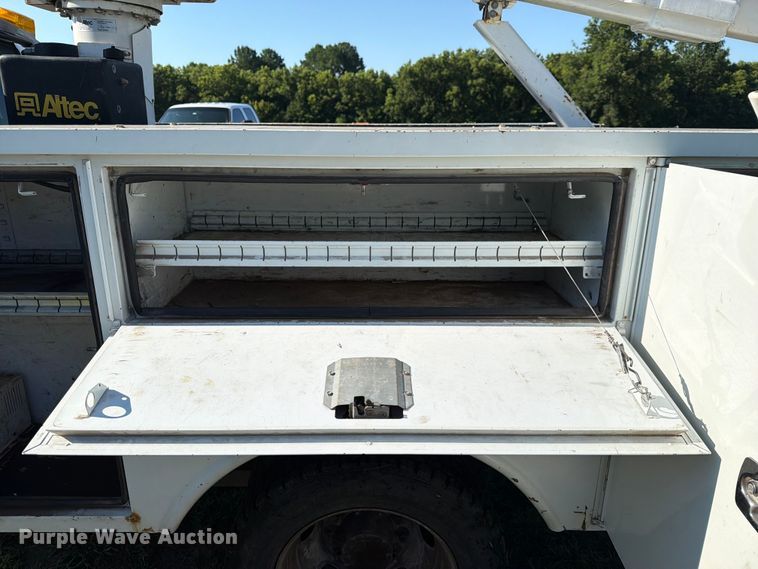 image for item EX4040 2011 Dodge Ram 5500 bucket truck