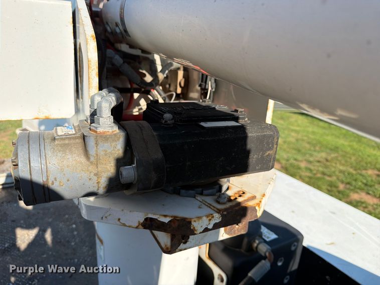 image for item EX4040 2011 Dodge Ram 5500 bucket truck