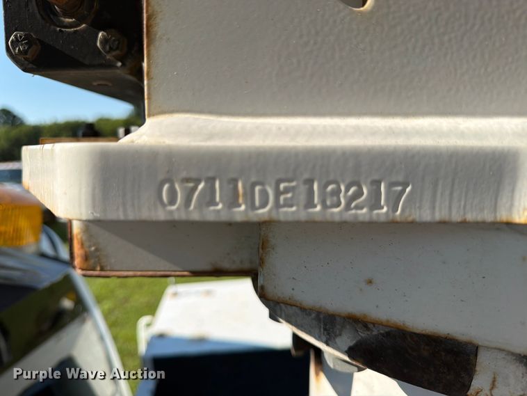 image for item EX4040 2011 Dodge Ram 5500 bucket truck