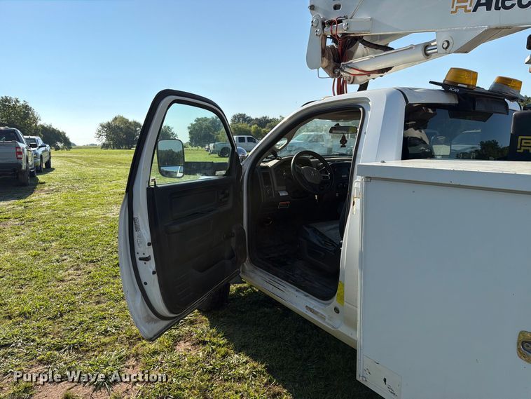 image for item EX4040 2011 Dodge Ram 5500 bucket truck
