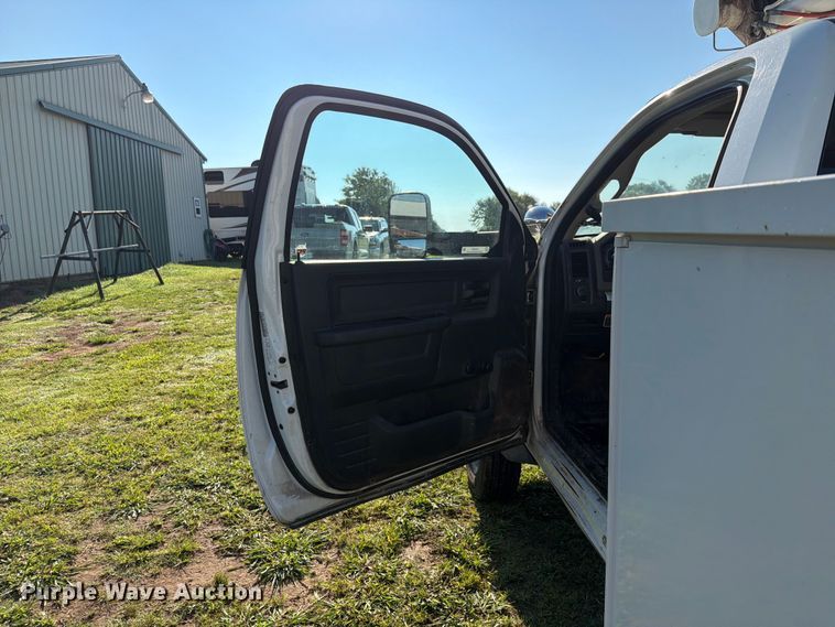 image for item EX4040 2011 Dodge Ram 5500 bucket truck