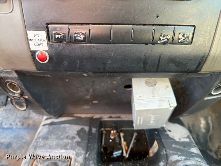 image for item EX4040 2011 Dodge Ram 5500 bucket truck