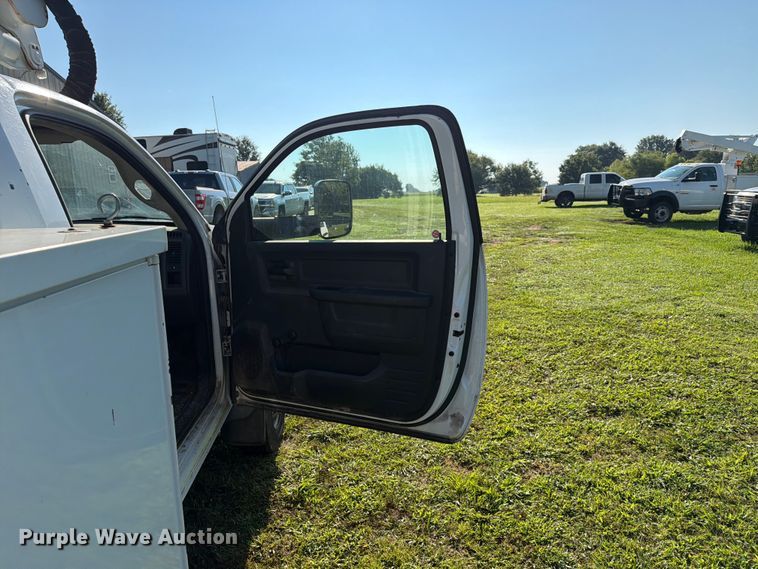 image for item EX4040 2011 Dodge Ram 5500 bucket truck