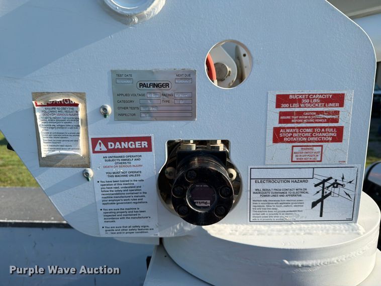 image for item EX4041 2016 RAM 5500 bucket truck
