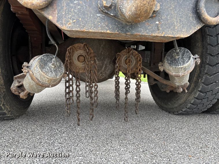 image for item FB3450 2005 International 7400 Crew Cab dump truck