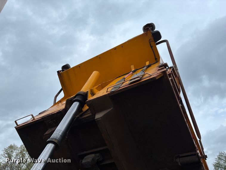 image for item FB3450 2005 International 7400 Crew Cab dump truck
