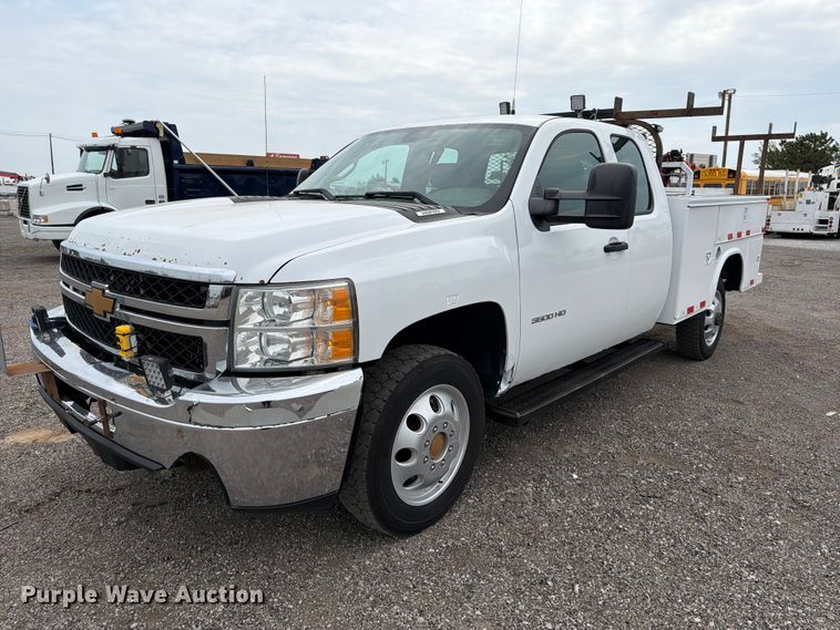 2013 Chevrolet Silverado 3500HD Ext. Cab utility bed pickup truck