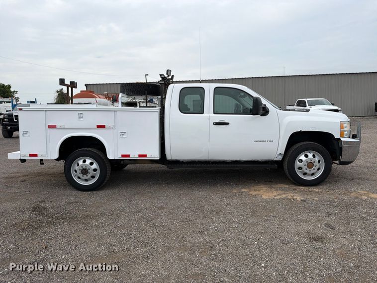 image for item FB4976 2013 Chevrolet Silverado 3500HD Ext. Cab utility bed pickup truck