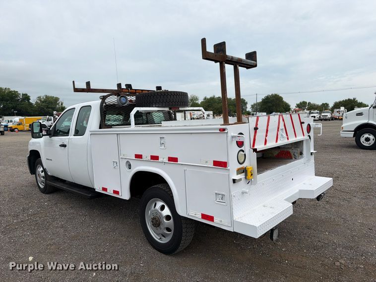 image for item FB4976 2013 Chevrolet Silverado 3500HD Ext. Cab utility bed pickup truck