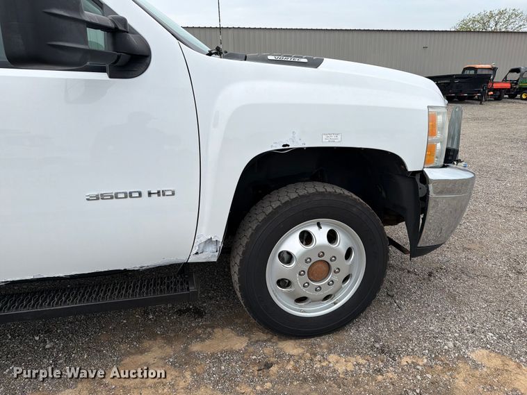 image for item FB4976 2013 Chevrolet Silverado 3500HD Ext. Cab utility bed pickup truck