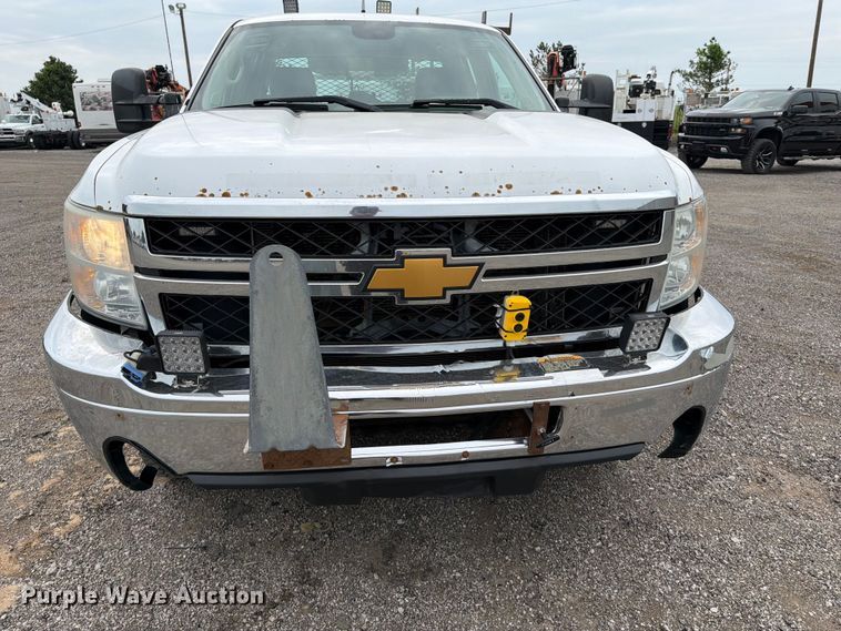image for item FB4976 2013 Chevrolet Silverado 3500HD Ext. Cab utility bed pickup truck