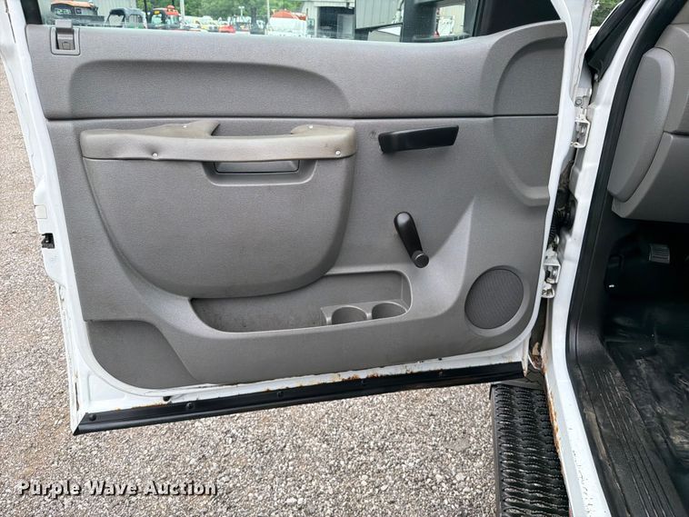 image for item FB4976 2013 Chevrolet Silverado 3500HD Ext. Cab utility bed pickup truck