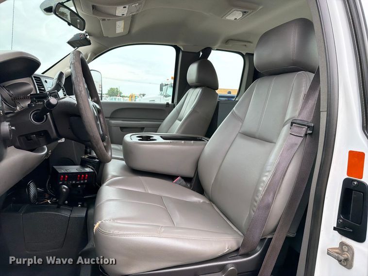 image for item FB4976 2013 Chevrolet Silverado 3500HD Ext. Cab utility bed pickup truck