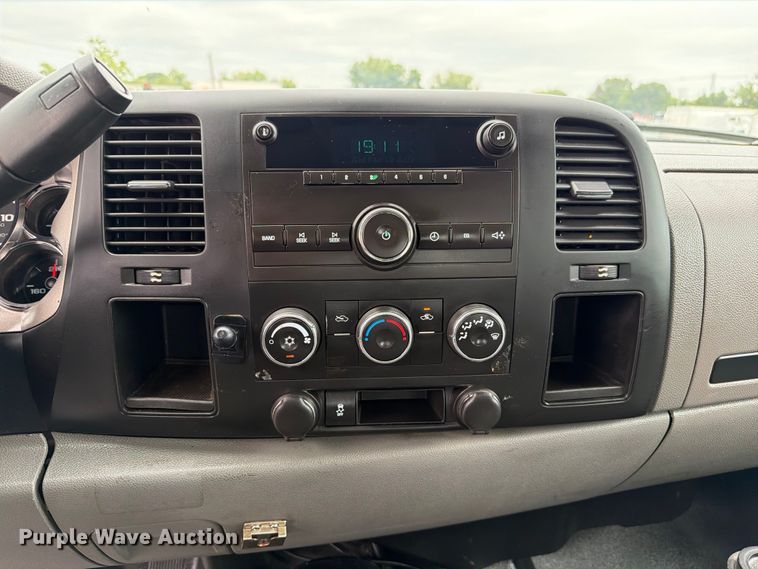 image for item FB4976 2013 Chevrolet Silverado 3500HD Ext. Cab utility bed pickup truck