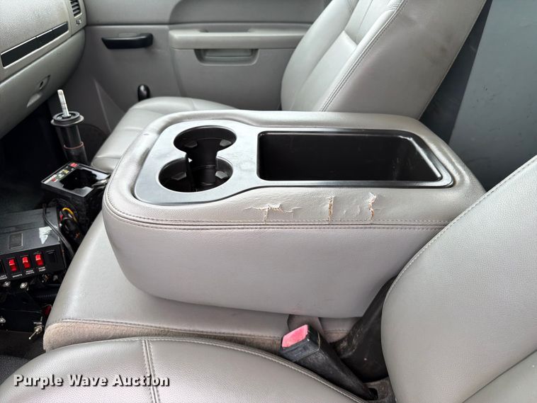 image for item FB4976 2013 Chevrolet Silverado 3500HD Ext. Cab utility bed pickup truck