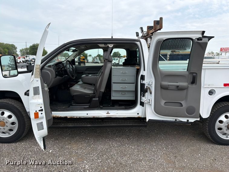 image for item FB4976 2013 Chevrolet Silverado 3500HD Ext. Cab utility bed pickup truck
