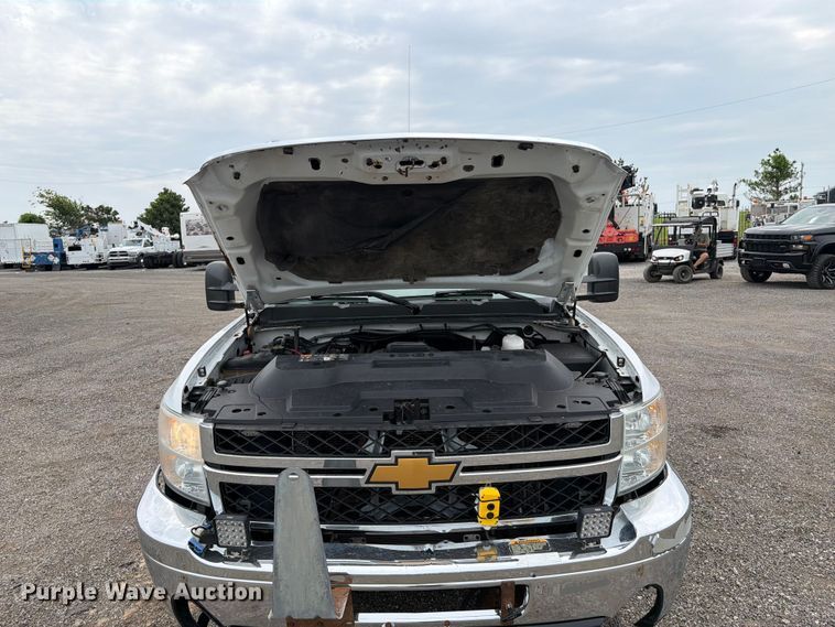 image for item FB4976 2013 Chevrolet Silverado 3500HD Ext. Cab utility bed pickup truck