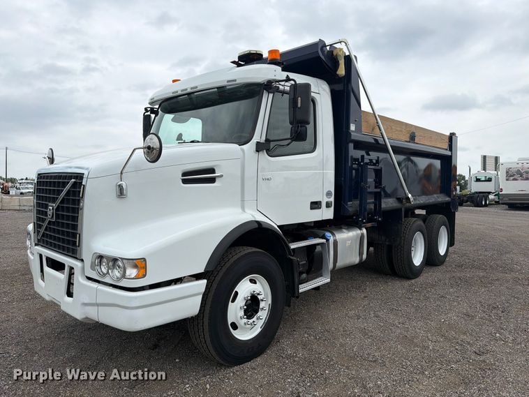image for item FB4978 2019 Volvo VHD dump truck