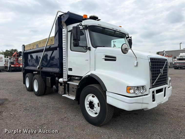 image for item FB4978 2019 Volvo VHD dump truck