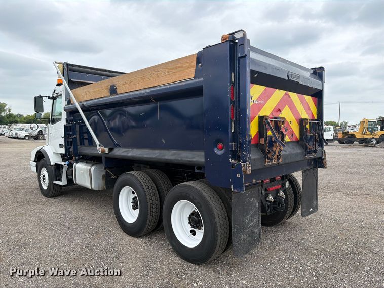 image for item FB4978 2019 Volvo VHD dump truck