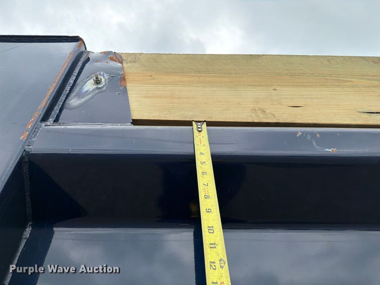 image for item FB4978 2019 Volvo VHD dump truck