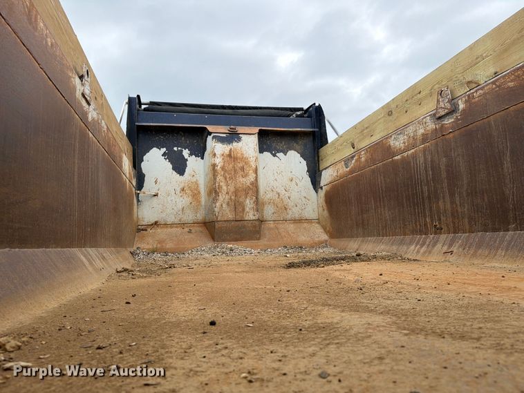 image for item FB4978 2019 Volvo VHD dump truck