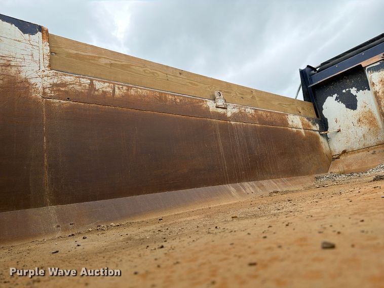 image for item FB4978 2019 Volvo VHD dump truck