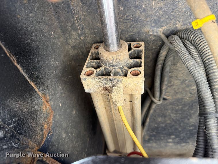 image for item FB4978 2019 Volvo VHD dump truck