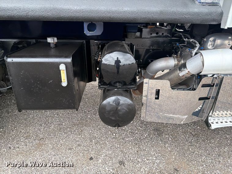 image for item FB4978 2019 Volvo VHD dump truck
