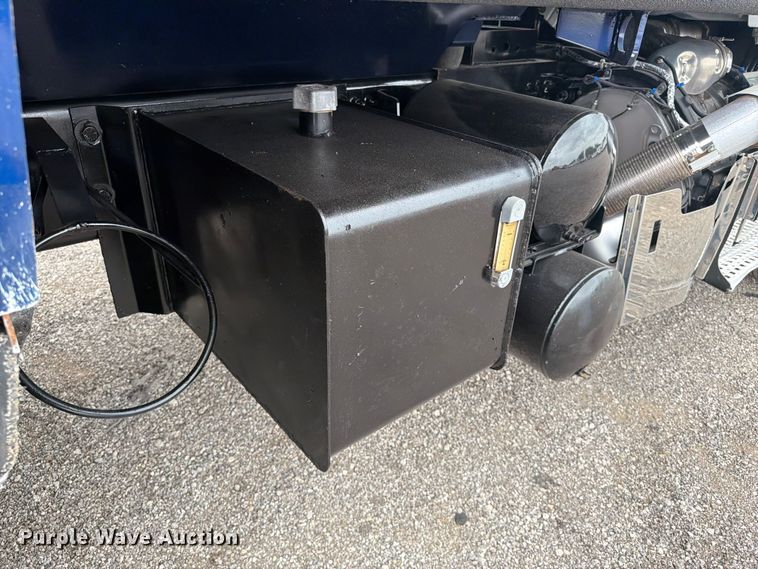 image for item FB4978 2019 Volvo VHD dump truck