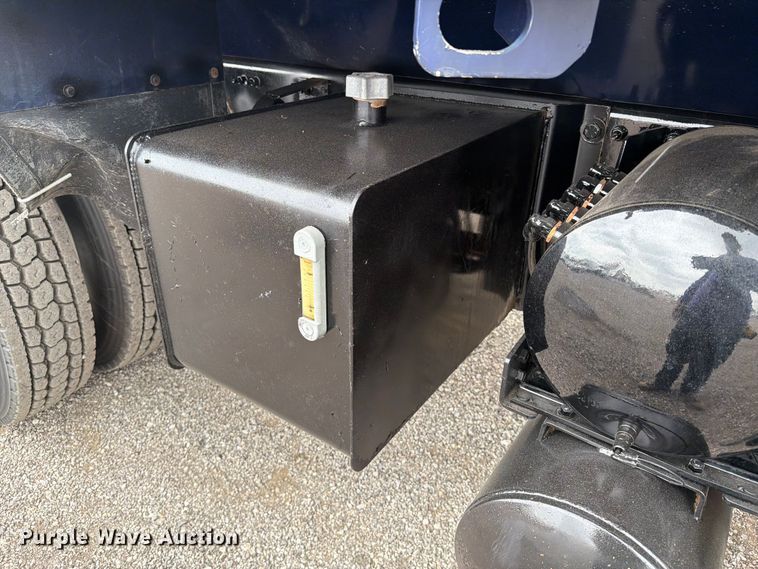 image for item FB4978 2019 Volvo VHD dump truck