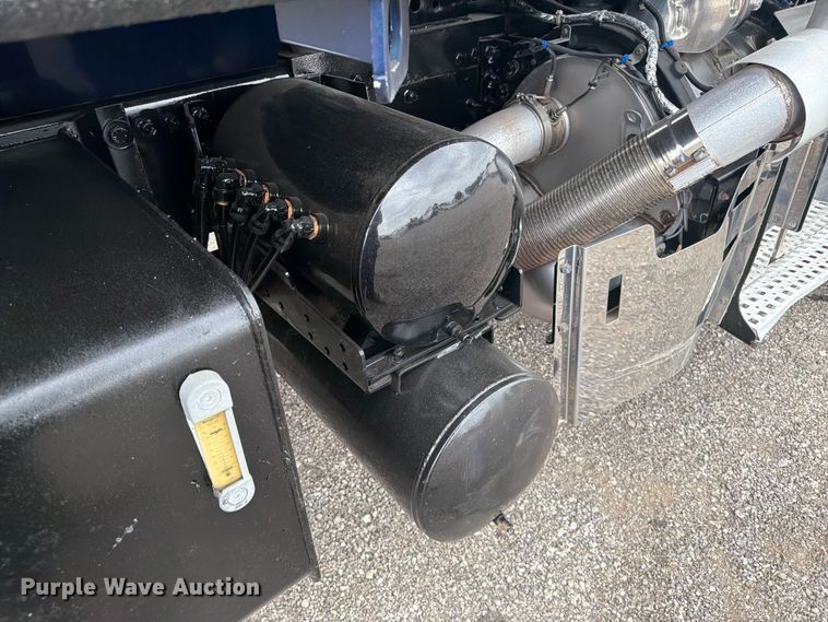 image for item FB4978 2019 Volvo VHD dump truck