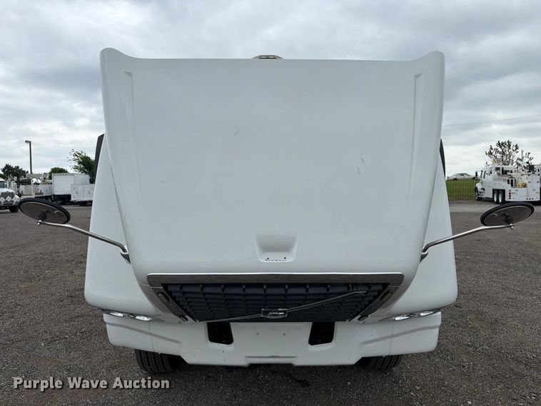 image for item FB4978 2019 Volvo VHD dump truck