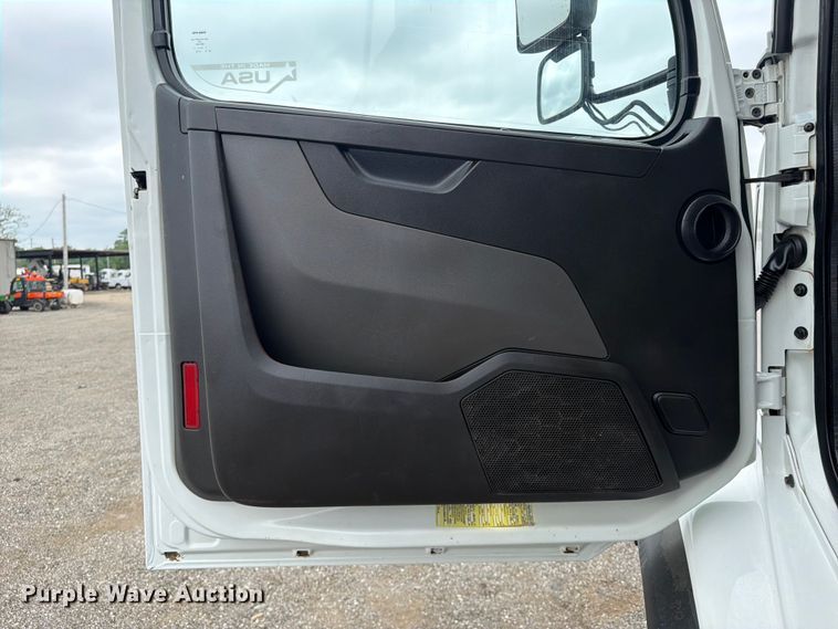 image for item FB4978 2019 Volvo VHD dump truck