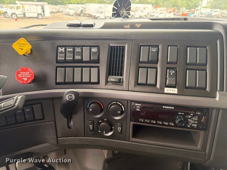 image for item FB4978 2019 Volvo VHD dump truck